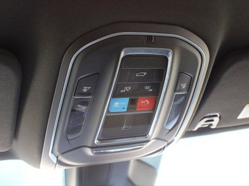 Certified 2022 Jeep Wagoneer Series III image 31