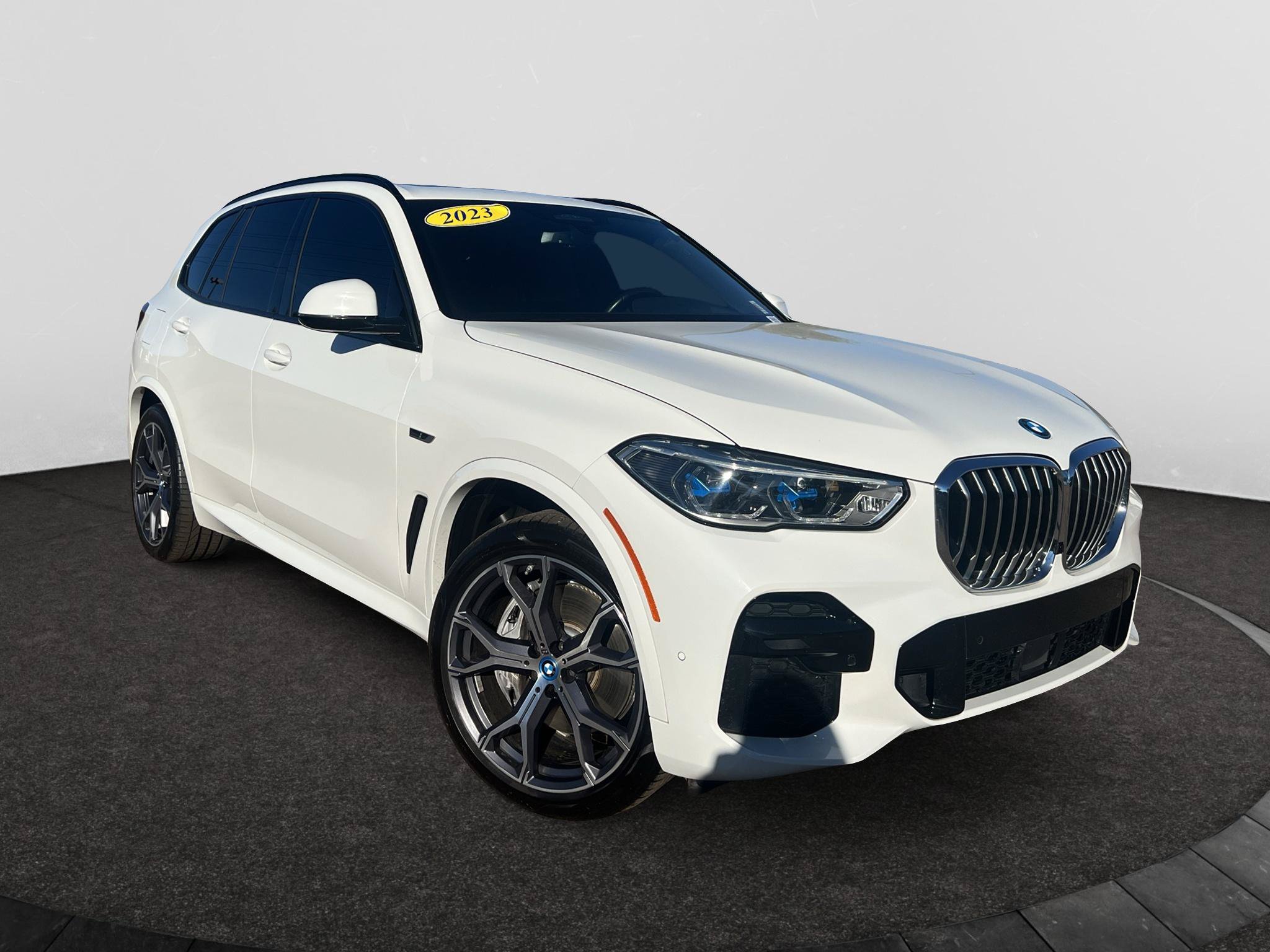 Used 2023 BMW X5 xDrive45e w/ Executive Package AWD/4WD image 4