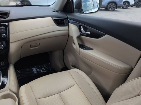 Used 2019 Nissan Rogue SL w/ Premium Package FWD image 17