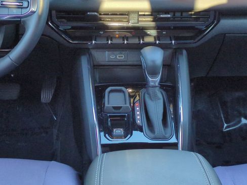 Used 2024 GMC Canyon Elevation w/ Convenience Package image 18