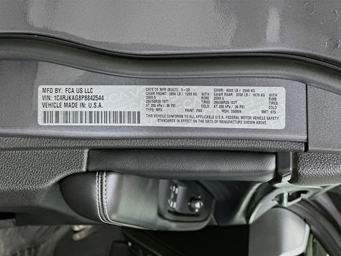 Used 2023 Jeep Grand Cherokee L Laredo image 12