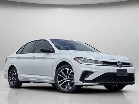Used 2025 Volkswagen Jetta Sport FWD image 2