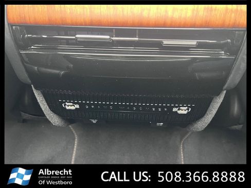Used 2024 Jeep Grand Wagoneer L Series III AWD/4WD image 26