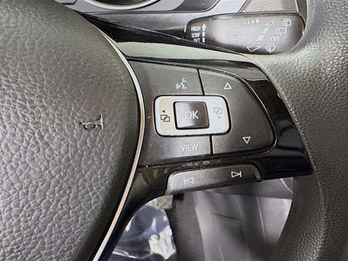 Used 2020 Volkswagen Tiguan S image 15