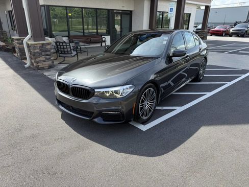 Used 2018 BMW 540i w/ M Sport Package RWD image 2