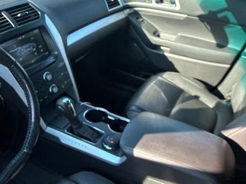 Used 2014 Ford Explorer XLT w/ Equipment Group 202A AWD/4WD image 5