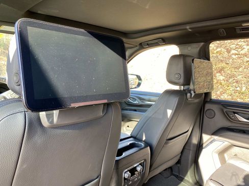 Used 2022 GMC Yukon XL Denali w/ Denali Ultimate Package image 7