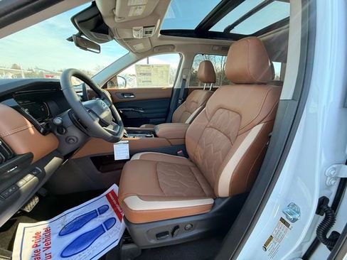 New 2026 Nissan Pathfinder Platinum image 12