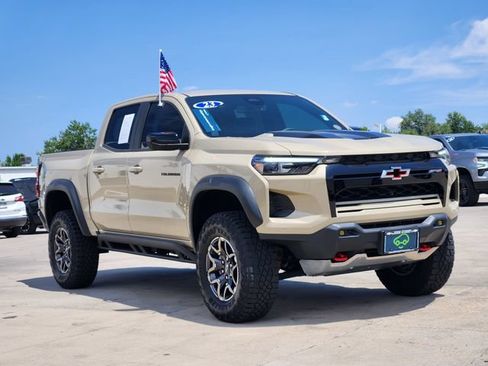 Used 2023 Chevrolet Colorado ZR2 w/ ZR2 Convenience Package III AWD/4WD image 3