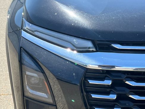 Used 2025 Chevrolet Equinox LT AWD/4WD image 14