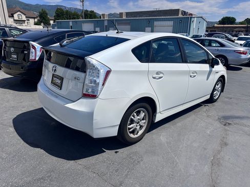 Used 2011 Toyota Prius Three w/ Navigation Pkg FWD image 3
