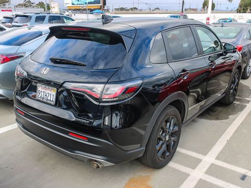 Certified 2025 Honda HR-V Sport image 5