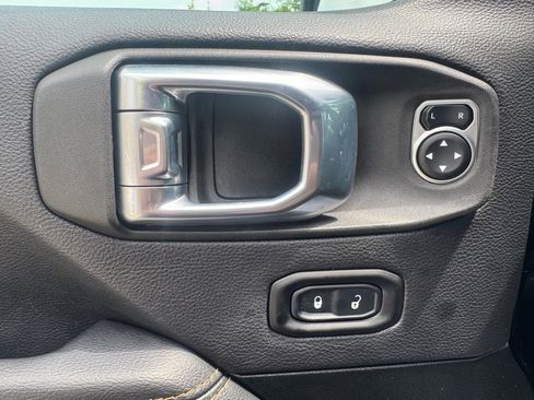 Used 2022 Jeep Wrangler Unlimited Sahara AWD/4WD image 11