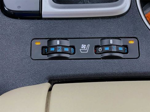Used 2018 Toyota Highlander Limited FWD image 22