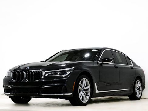 Used 2019 BMW 750i xDrive w/ Executive Package image 3