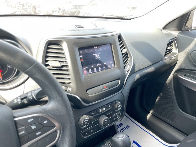 Used 2019 Jeep Cherokee Latitude w/ Popular Appearance Group AWD/4WD image 21