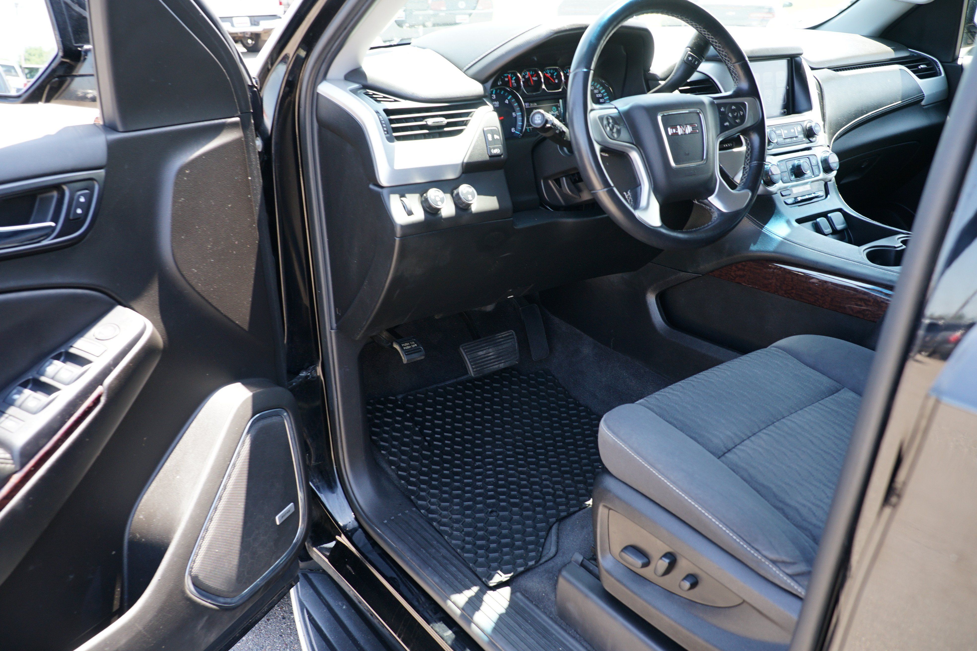 Used 2019 GMC Yukon XL SLE w/ SLE Value Package AWD/4WD image 16
