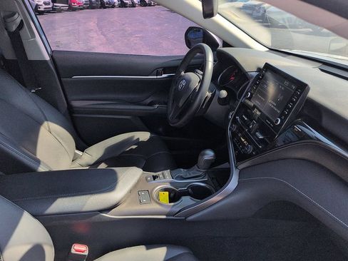Used 2022 Toyota Camry XSE FWD image 7