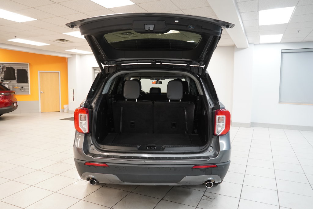 Used 2022 Ford Explorer XLT w/ Equipment Group 202A AWD/4WD image 9