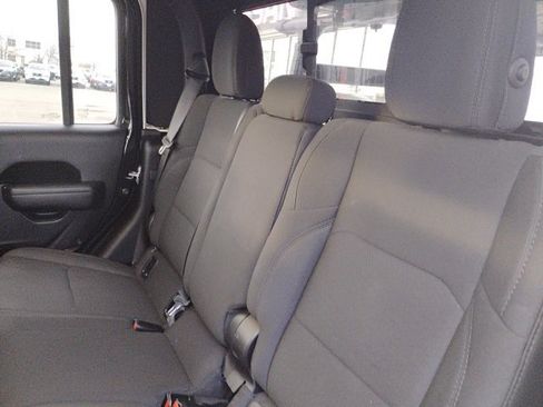 Used 2022 Jeep Gladiator Willys image 12