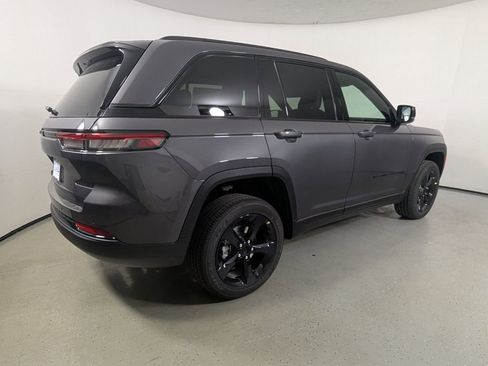 New 2025 Jeep Grand Cherokee Altitude image 8