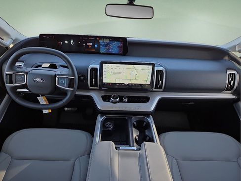 New 2026 Ford Expedition Active image 12