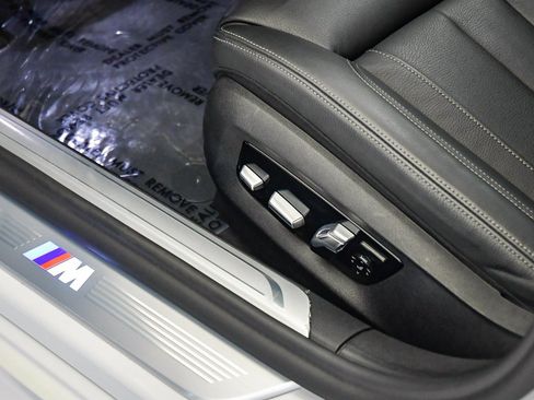 Certified 2022 BMW 740i w/ M Sport Package image 25