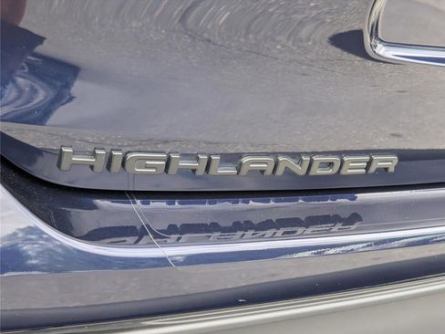 Used 2022 Toyota Highlander XSE AWD/4WD image 9