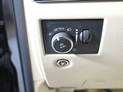 Used 2017 Jeep Grand Cherokee Overland image 24