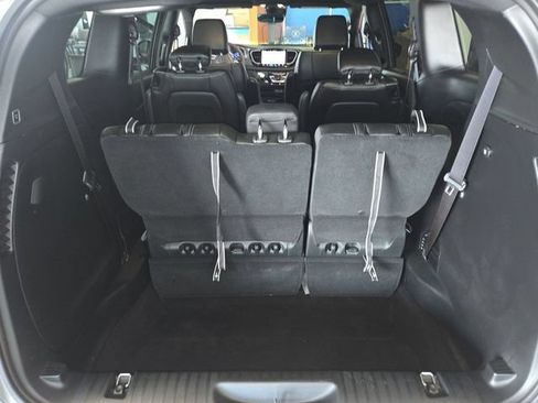 Used 2025 Chrysler Pacifica Select FWD image 23
