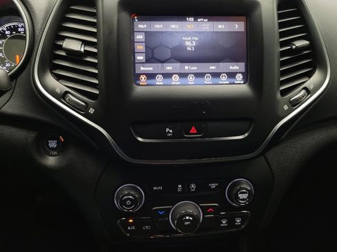 Used 2020 Jeep Cherokee Latitude Plus AWD/4WD image 25