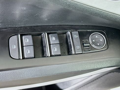 Used 2025 Kia Soul LX w/ LX Technology Package FWD image 15