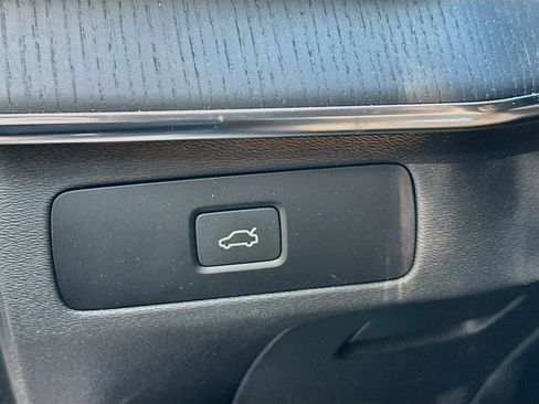 Used 2023 Volvo XC90 B6 Ultimate w/ Protection Package Premier AWD/4WD image 11