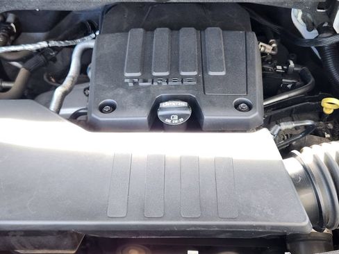 Used 2021 Chevrolet Silverado 1500 RST w/ Bed Protection Package AWD/4WD image 16
