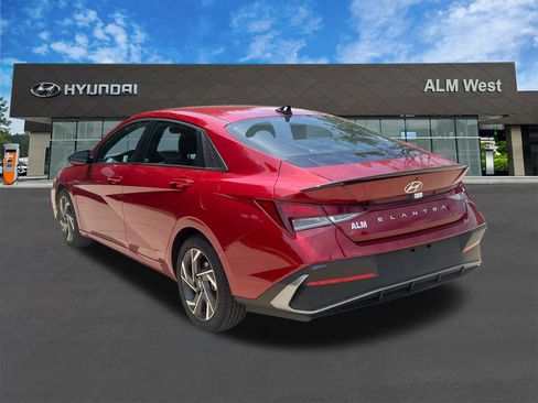 Used 2025 Hyundai Elantra Sport FWD image 7