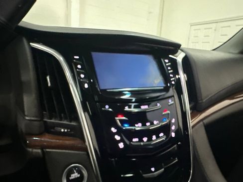 Used 2019 Cadillac Escalade ESV Luxury AWD/4WD image 43