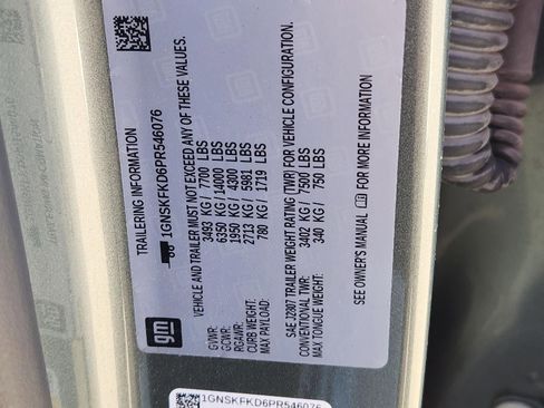 Used 2023 Chevrolet Suburban Premier image 32