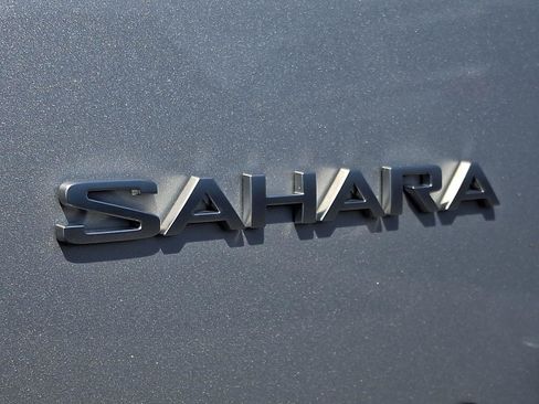 Used 2023 Jeep Wrangler Unlimited Sahara AWD/4WD image 29