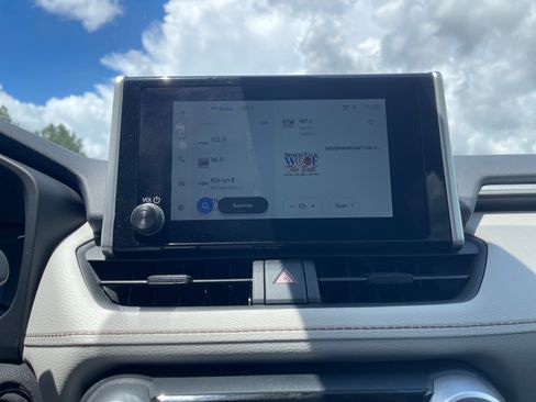 Used 2025 Toyota RAV4 XLE w/ Convenience Package FWD image 5