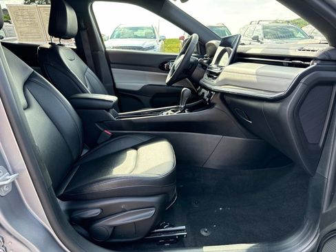 Used 2024 Jeep Compass Limited image 19