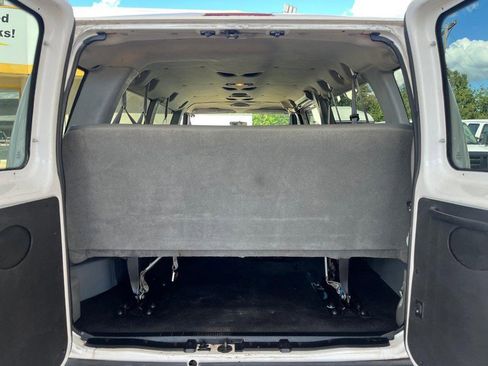 Used 2006 Ford E-350 and Econoline 350 XLT image 13