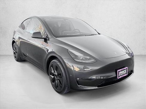Used 2025 Tesla Model Y Long Range image 3