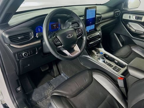 Used 2023 Ford Explorer Platinum w/ Technology Package RWD image 10