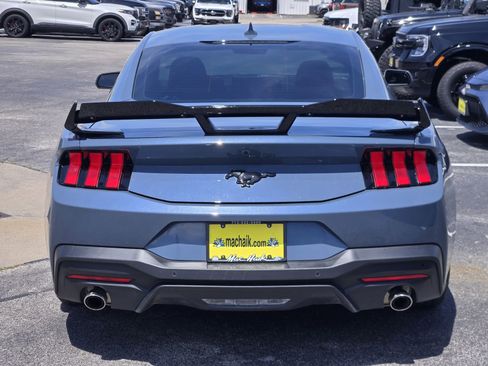 Used 2025 Ford Mustang Coupe RWD image 7