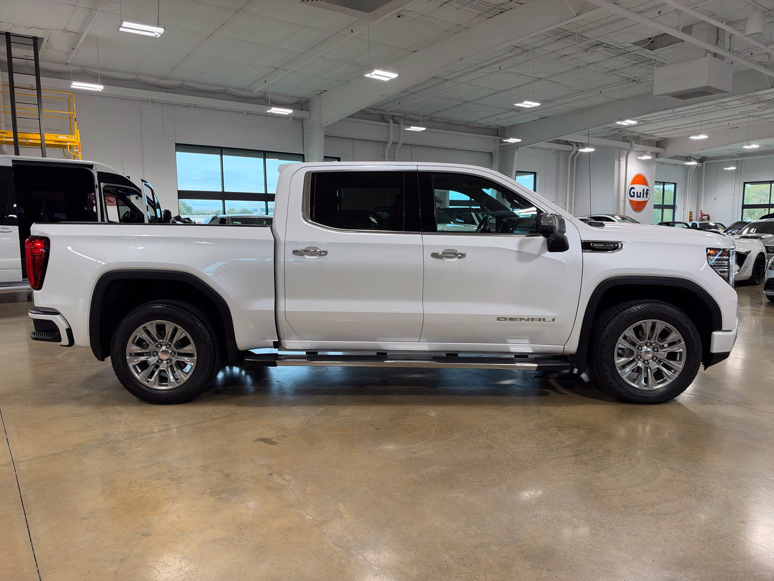 Used 2024 GMC Sierra 1500 Denali AWD/4WD image 8