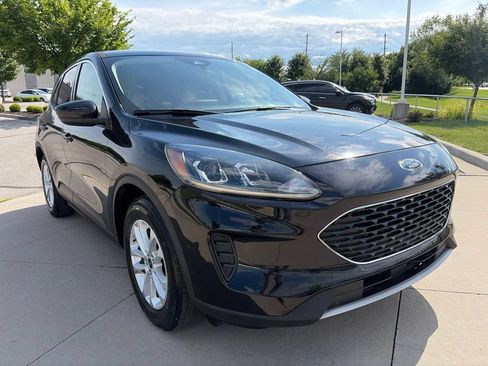 Used 2020 Ford Escape SE FWD image 2