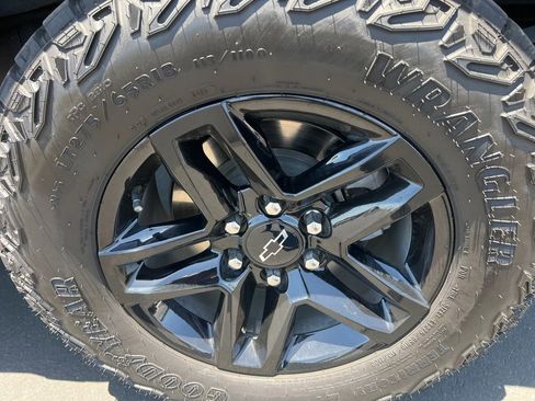 Used 2025 Chevrolet Silverado 1500 LT Trail Boss w/ Convenience Package II AWD/4WD image 7