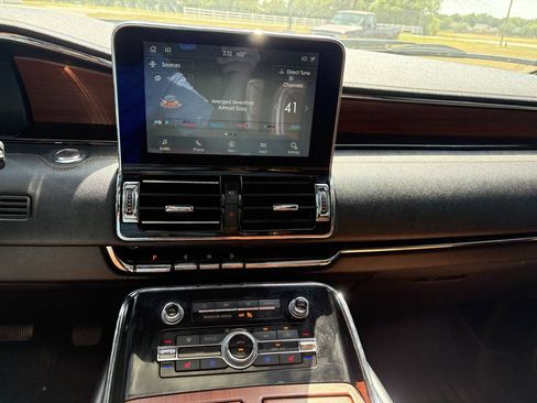 Used 2020 Lincoln Navigator L Reserve w/ Luxury Package AWD/4WD image 20