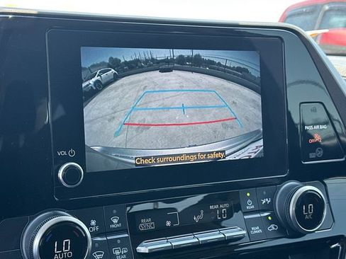 Used 2023 Toyota Highlander LE image 16