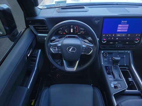 Used 2024 Lexus GX 550 image 8